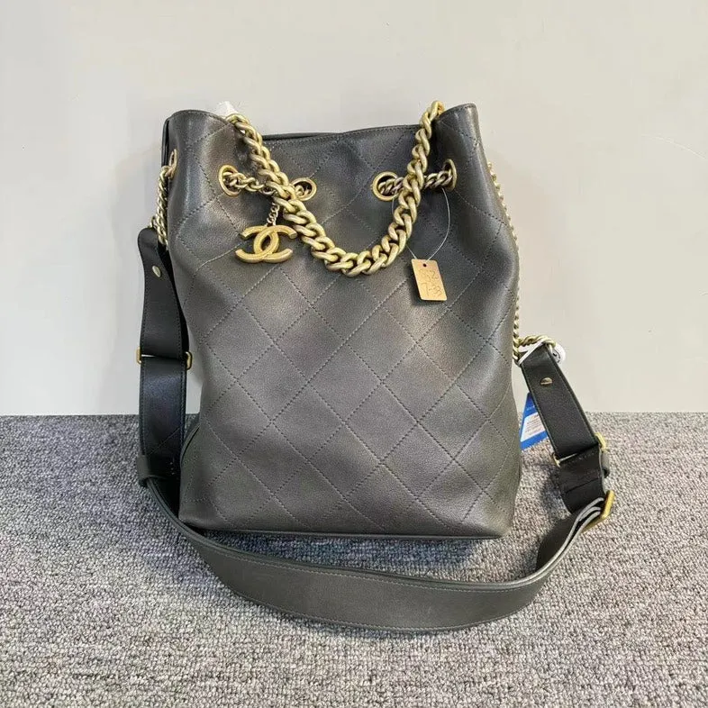 Chanel Black Leather Quilted Chain Crossbody Bag Medium