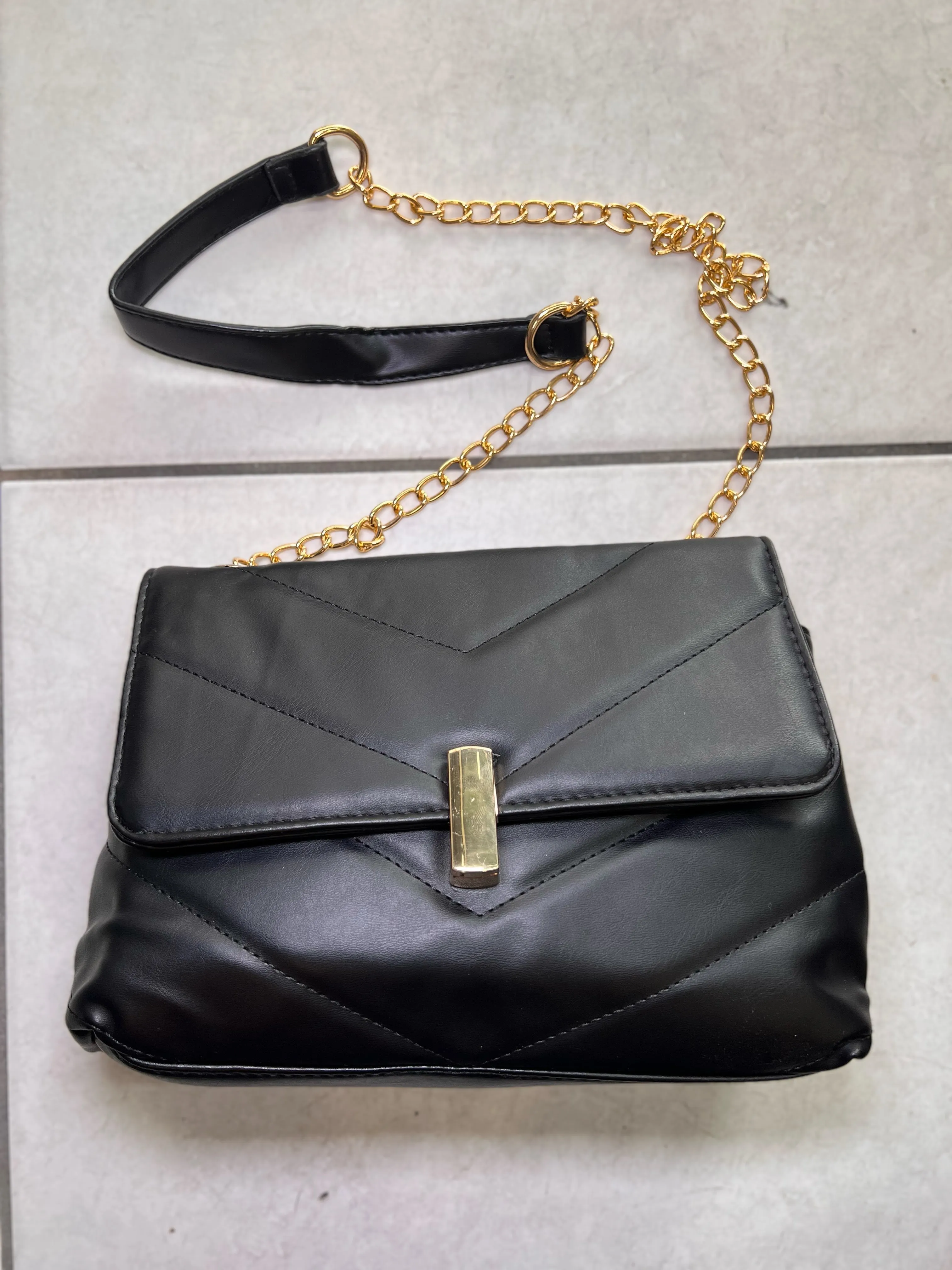 Grenobil Quilted Chain Shoulder Bag