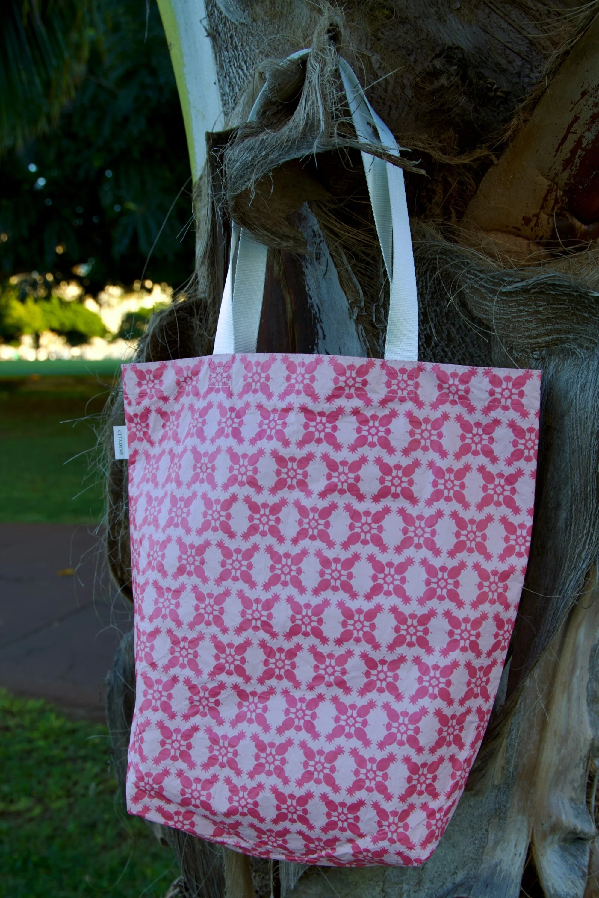 Hawaii Tote Hawaiian Quilt Hibiscus Pineapple Pinks & Plumeria Leis (Reversible)
