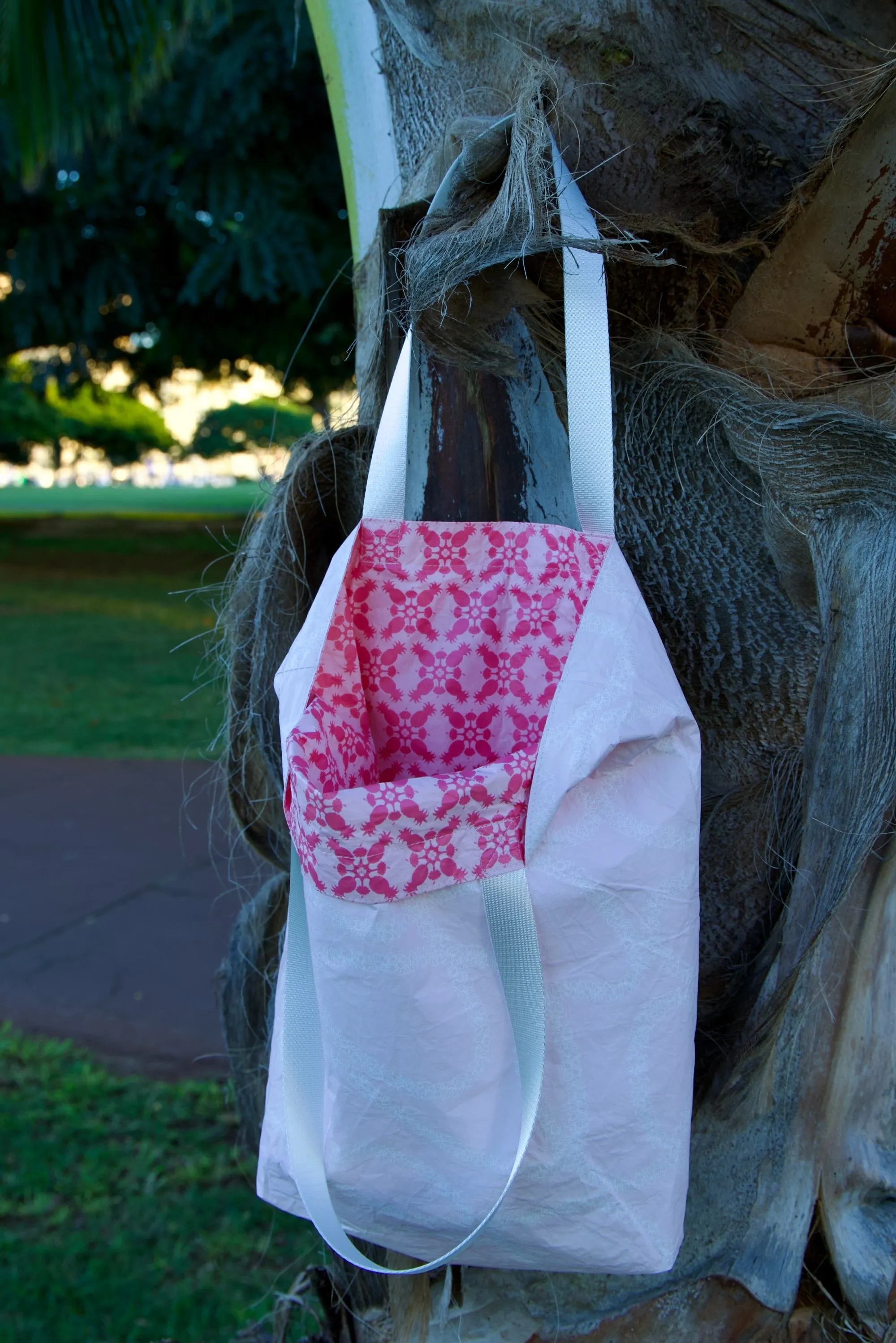 Hawaii Tote Hawaiian Quilt Hibiscus Pineapple Pinks & Plumeria Leis (Reversible)