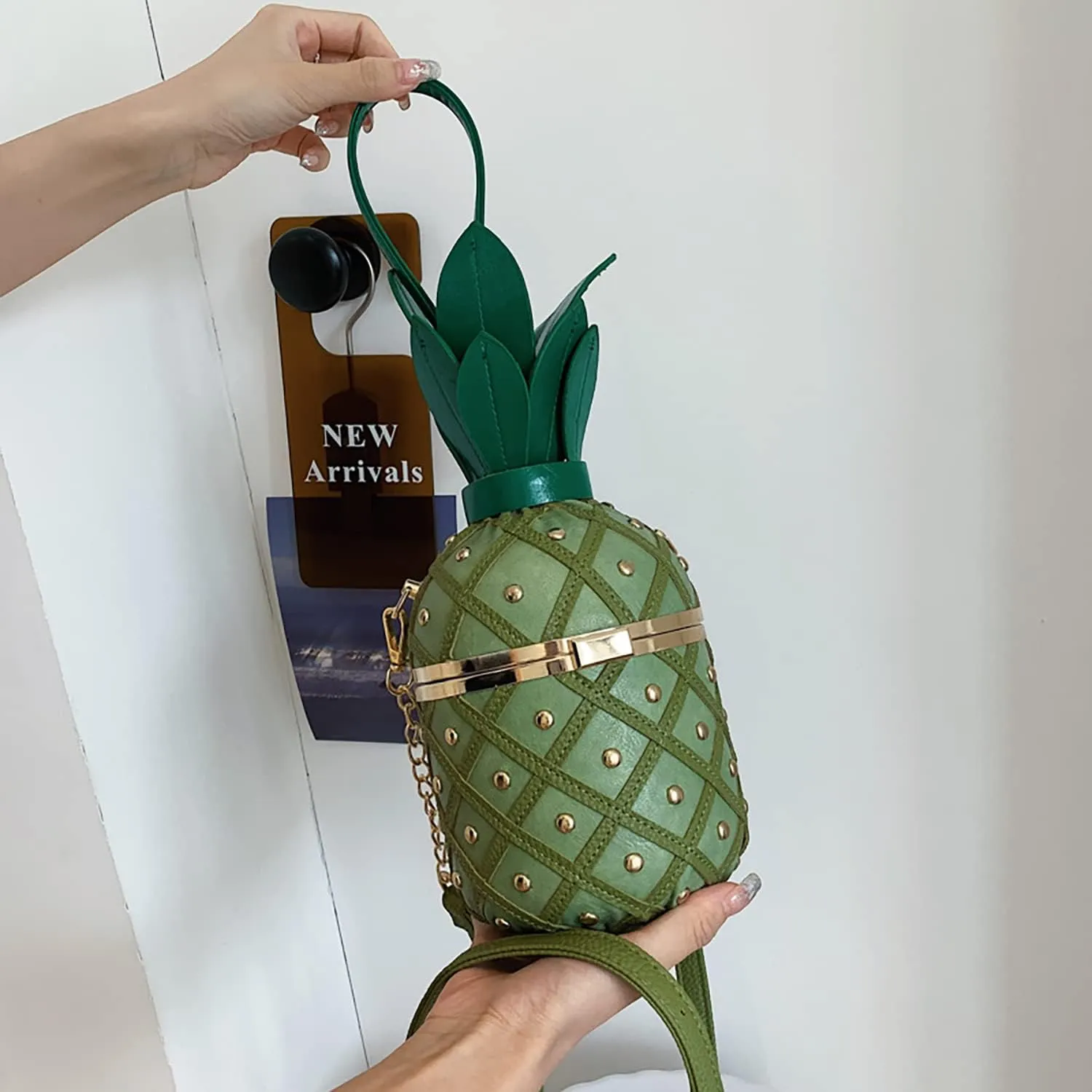 Pineapple Bucket Purse for Women,Trendy Chain Messenger Crossbody Bag with Rivet Tropical Hawaiian Shoulder Handbag